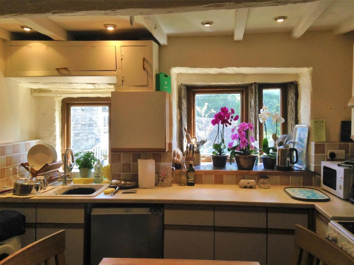 Bijou Cottage In Bronte Country With Wood-Burning Stove & Hot Tub Spa Haworth Exterior photo