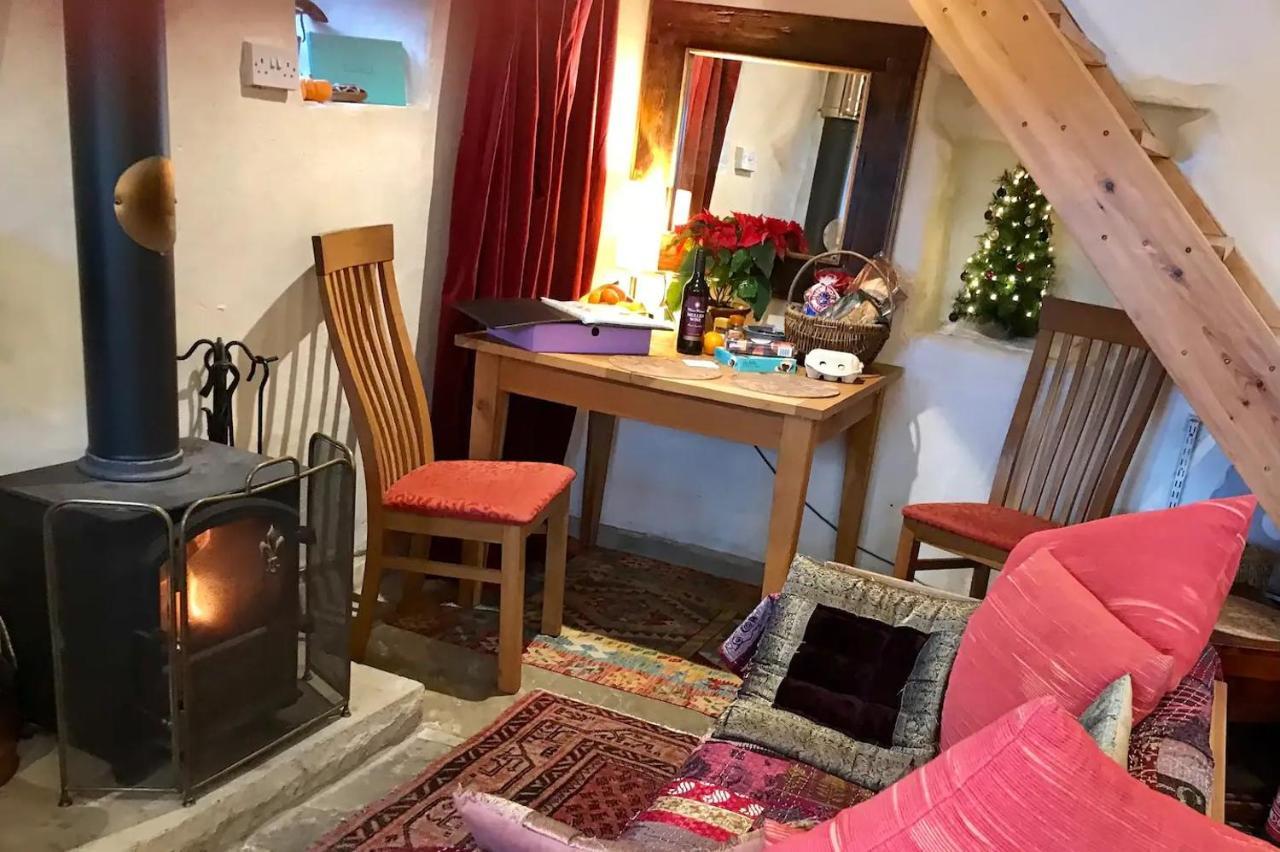 Bijou Cottage In Bronte Country With Wood-Burning Stove & Hot Tub Spa Haworth Exterior photo